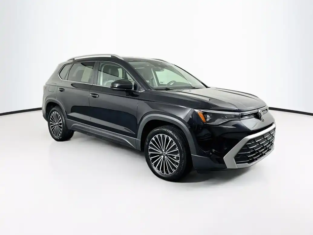 2025 Volkswagen Taos 1.5T SE's photo