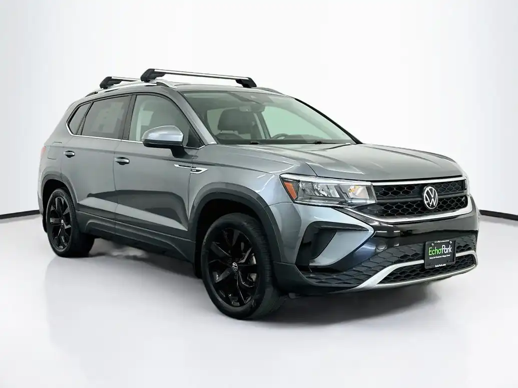 2023 Volkswagen Taos 1.5T SE 4Motion's photo