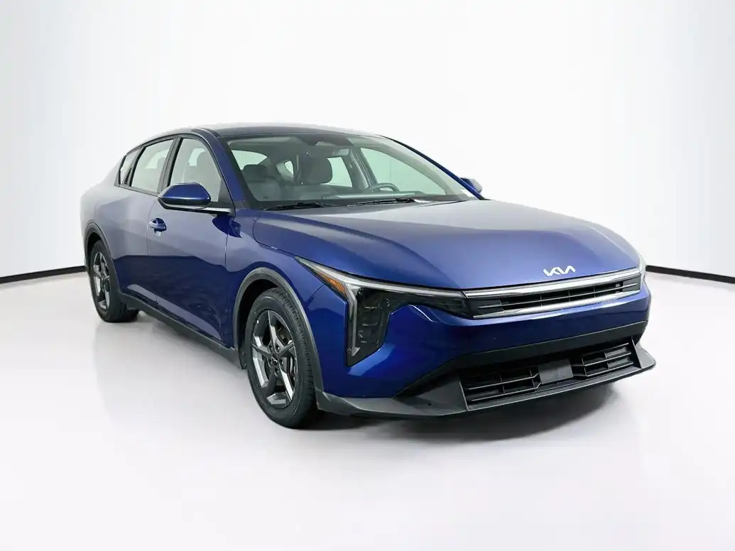 2025 Kia K4 LXS Auto's photo