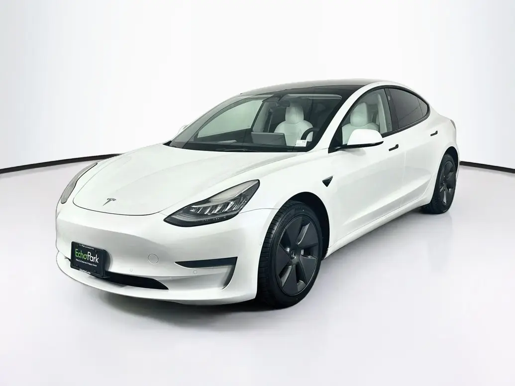 2022 Tesla Model 3 Standard Range Plus photo 3