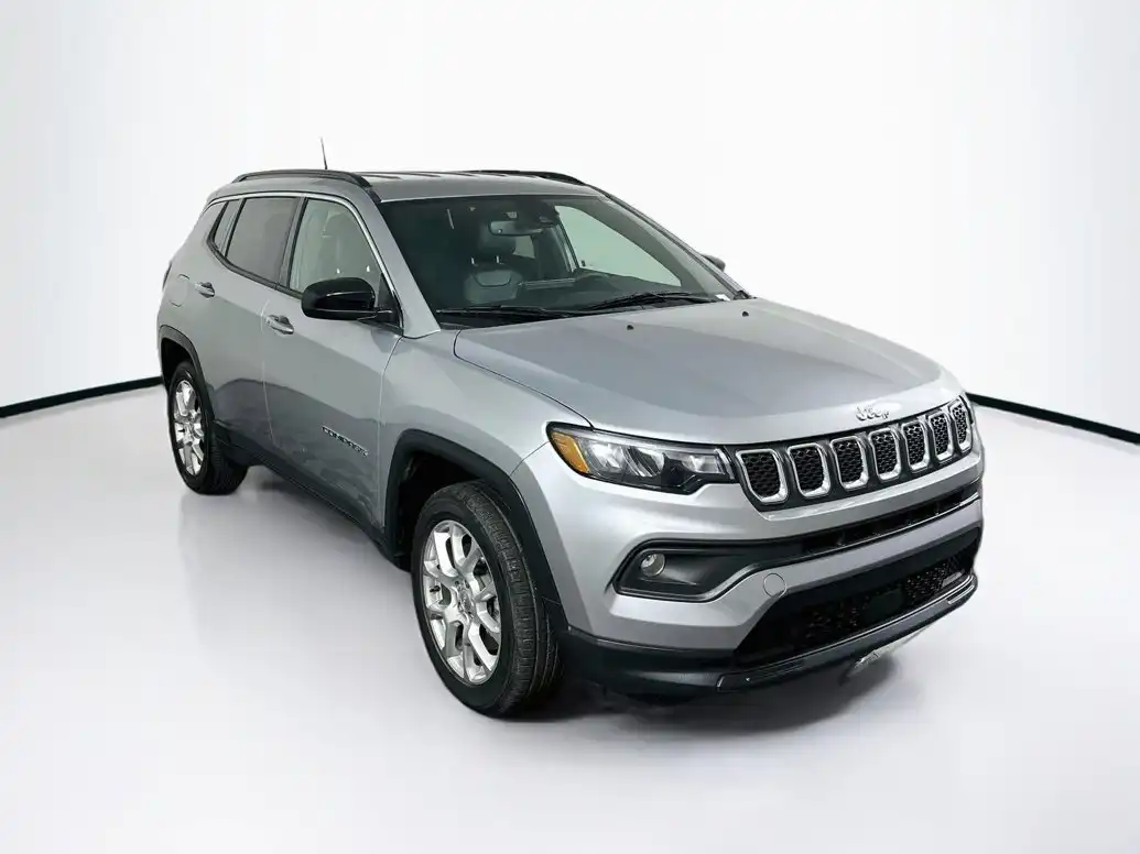 2023 Jeep Compass Latitude Lux 4X4's photo