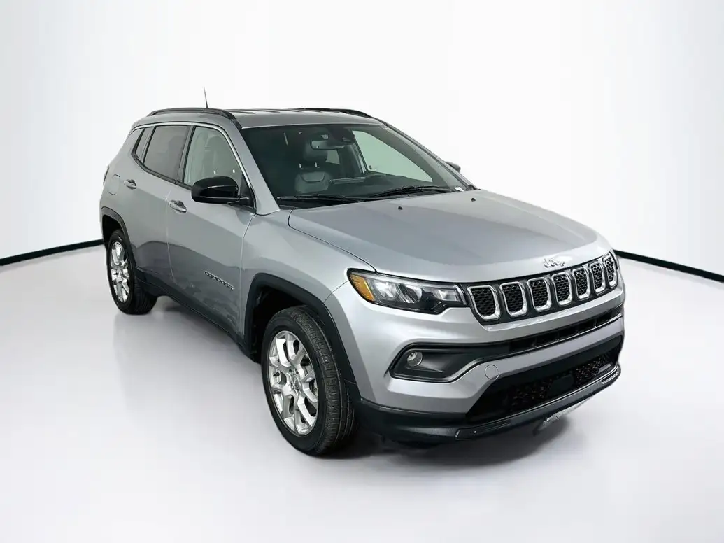 2023 Jeep Compass Latitude Lux 4X4's photo