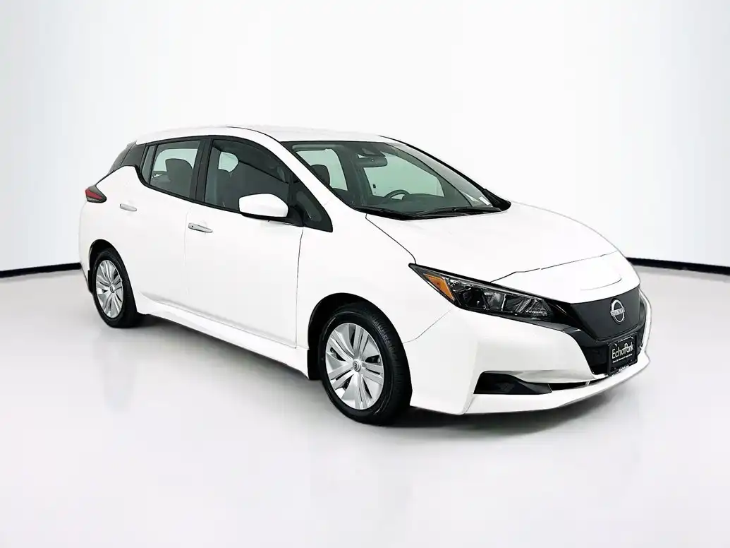 2025 Nissan Leaf S's photo