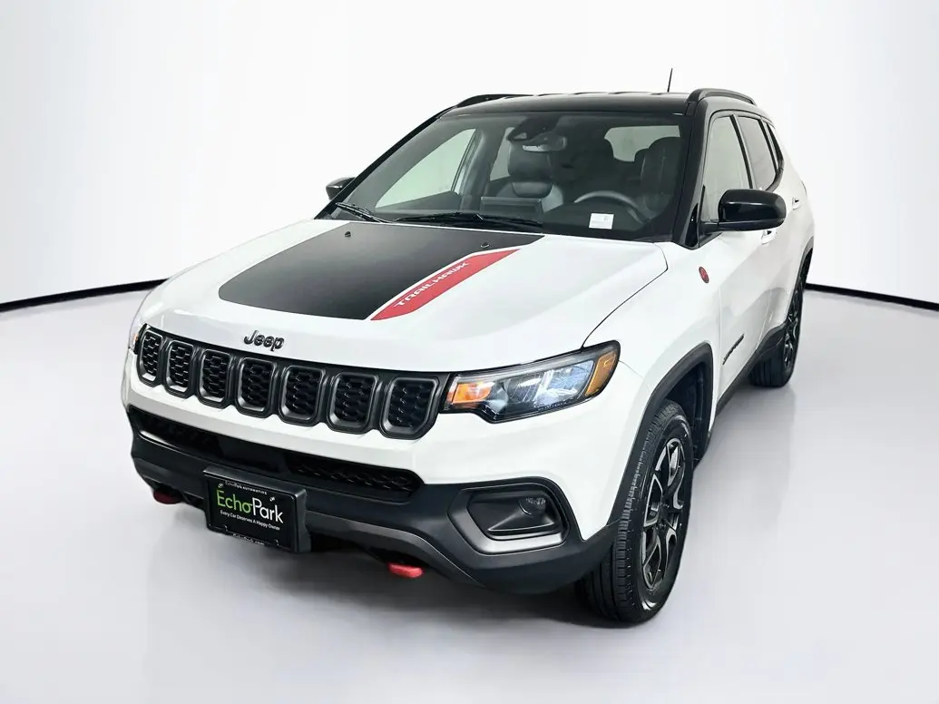 2025 Jeep Compass Trailhawk 4X4 photo 3