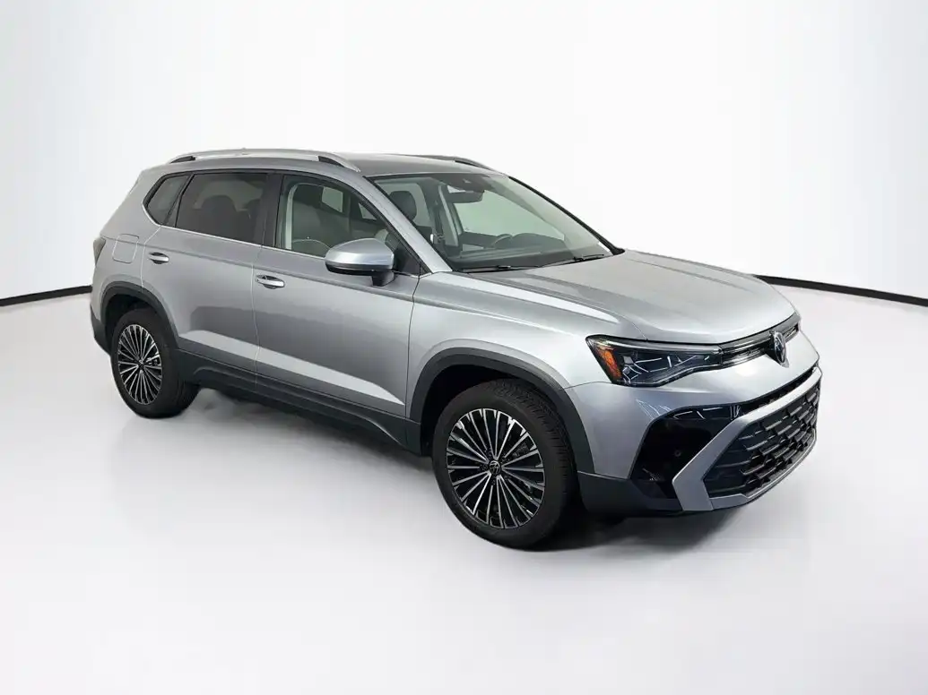 2025 Volkswagen Taos 1.5T SE's photo