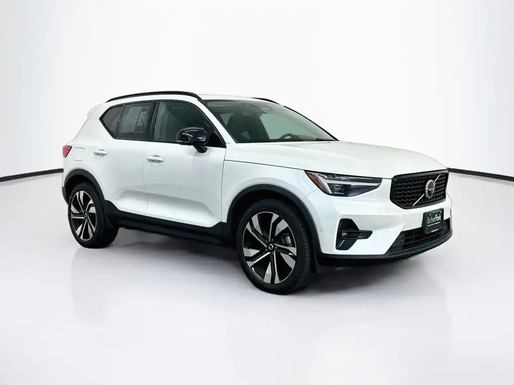 2023 Volvo XC40 B5 Ultimate Dark AWD's photo