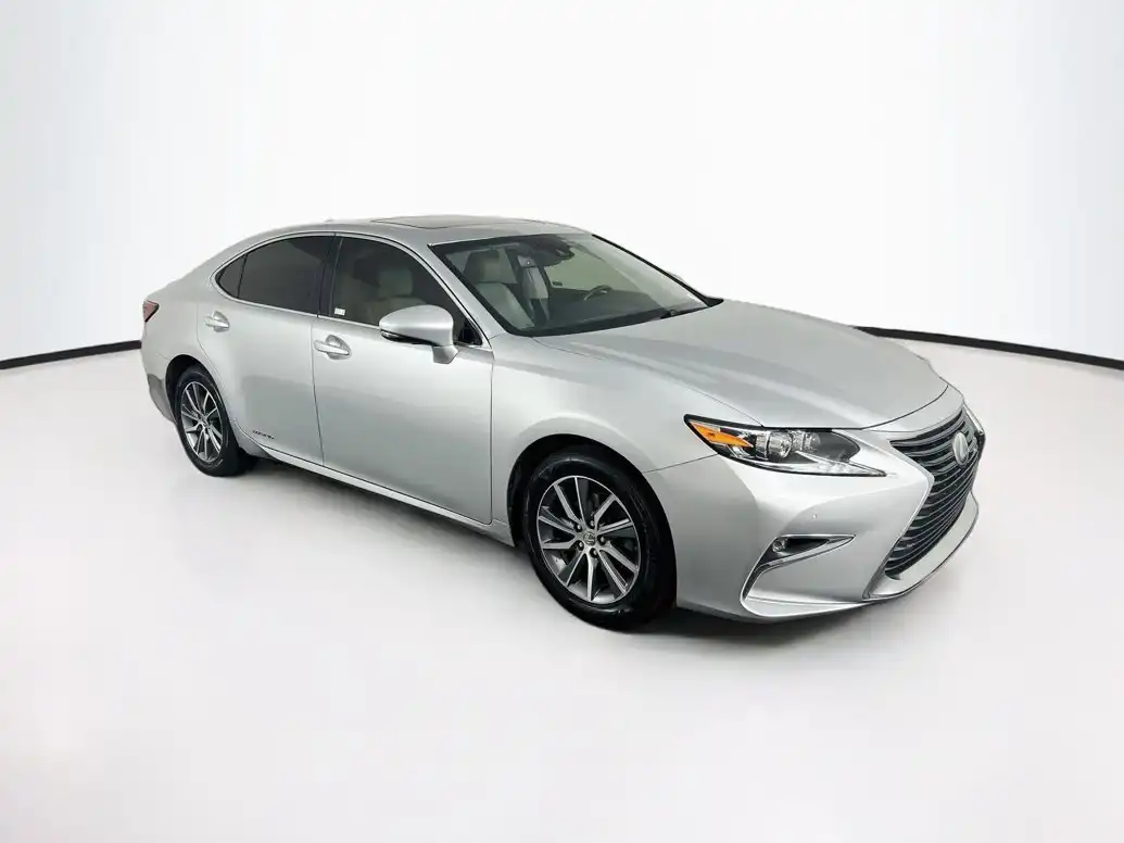 2018 Lexus ES 350 300h's photo