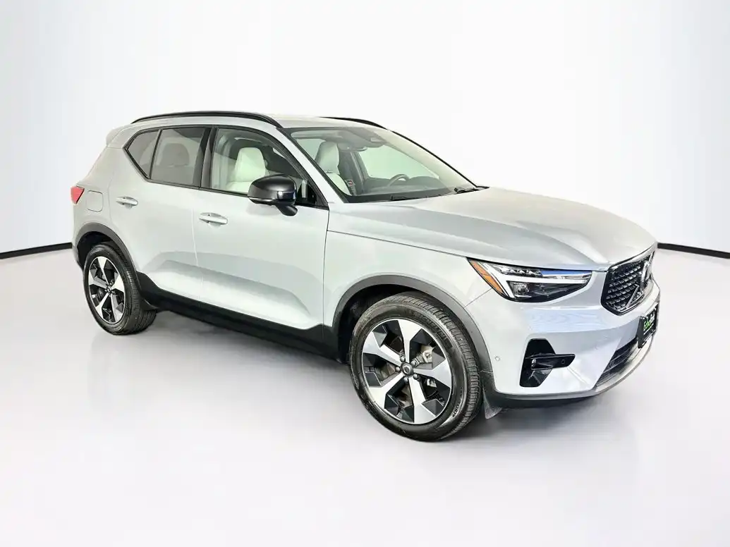 2026 Volvo XC40 B5PAWD Plus's photo
