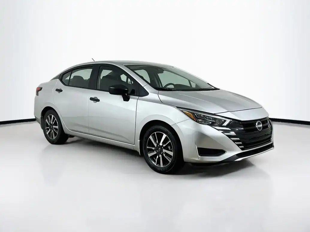 2025 Nissan Versa 1.6 S CVT's photo