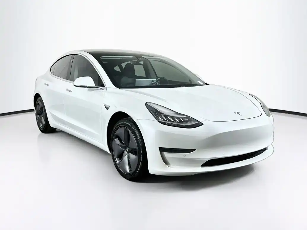 2020 Tesla Model 3 Standard Range Plus's photo