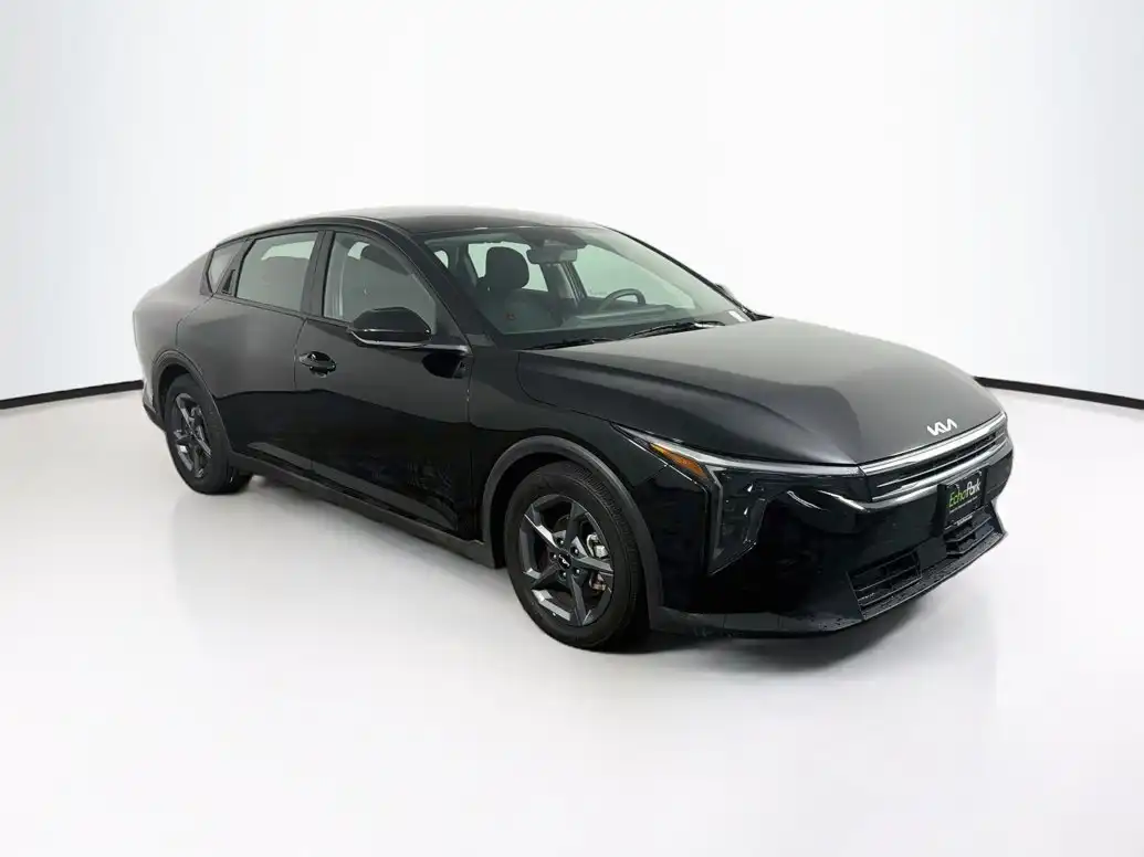 2025 Kia K4 LXS Auto's photo