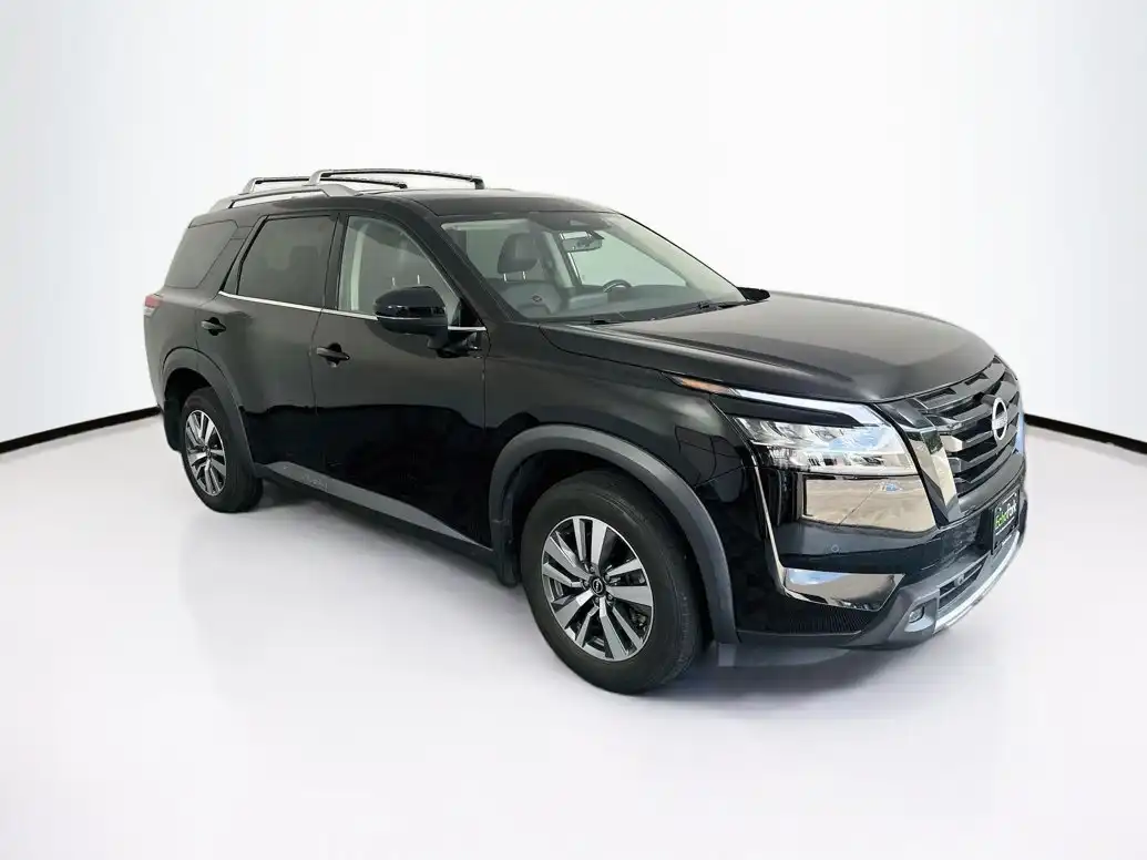 2023 Nissan Pathfinder SL 2WD's photo