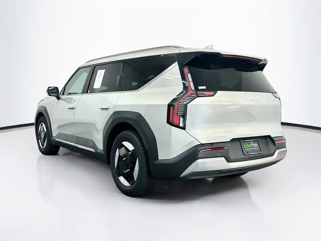 2024 Kia EV9 Wind AWD photo 5