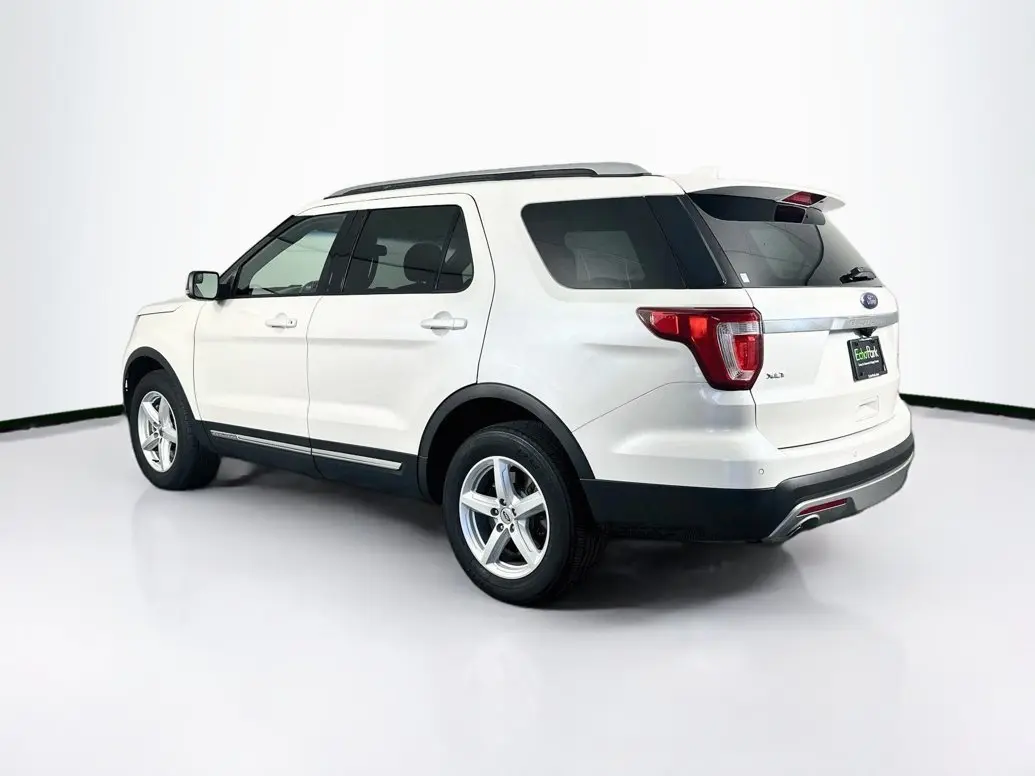 2016 Ford Explorer XLT 4WD photo 5