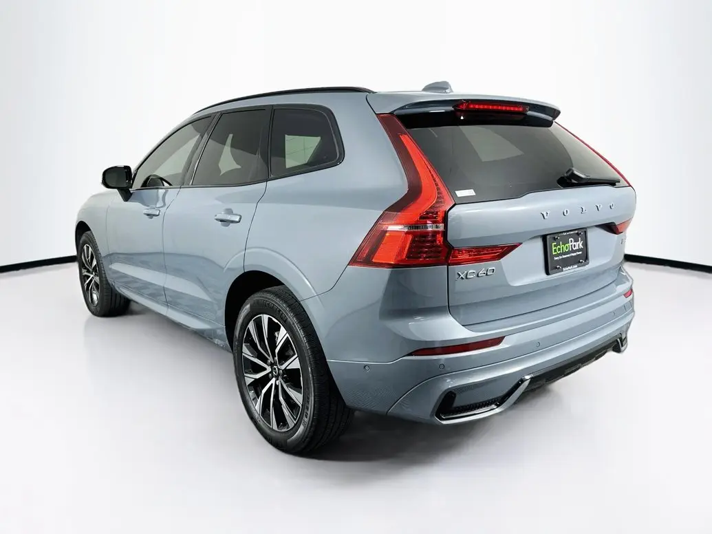 2024 Volvo XC60 B5 Plus Dark Theme AWD photo 5