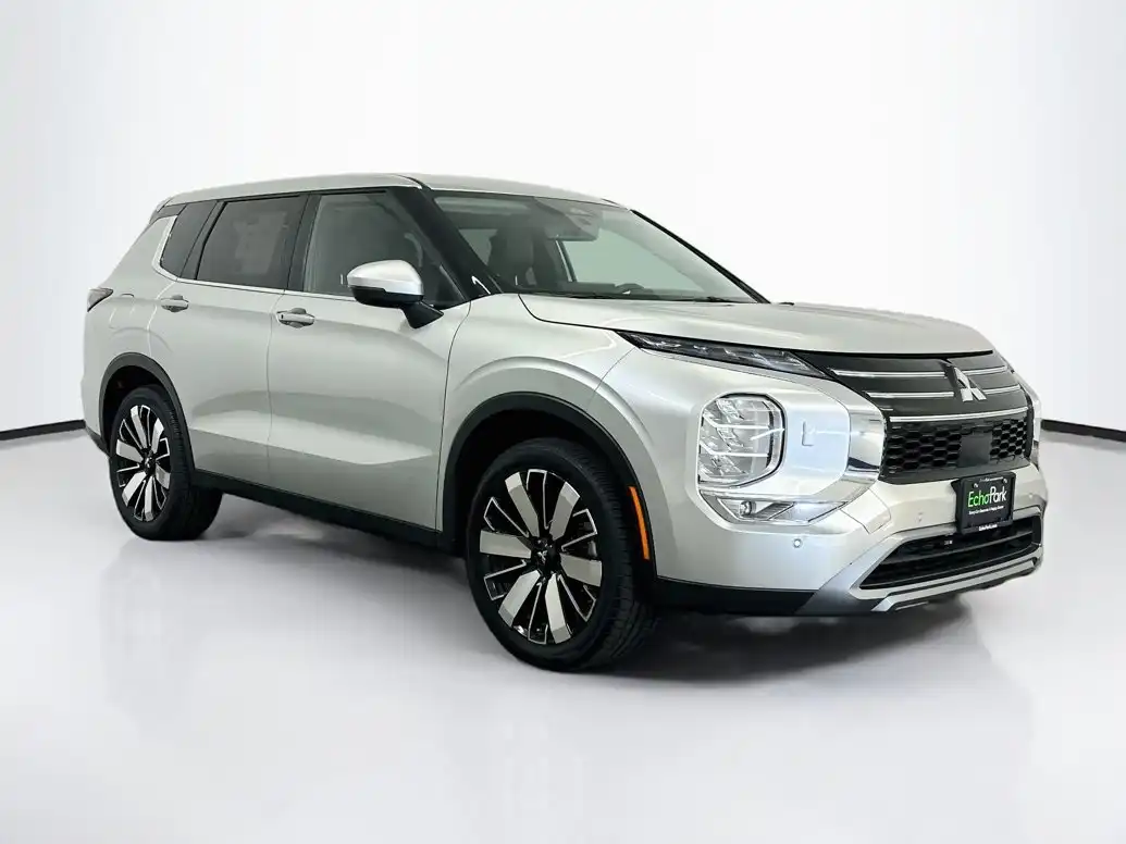2025 Mitsubishi Outlander SE S-AWC's photo