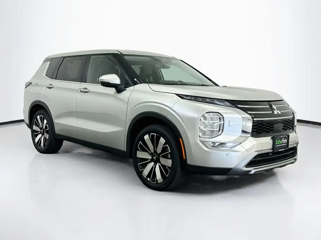 2025 Mitsubishi Outlander SE S-AWC's photo