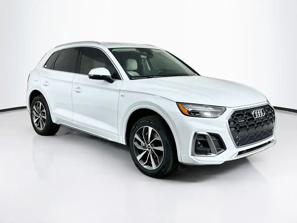 2023 Audi Q5 45 Premium Plus's photo