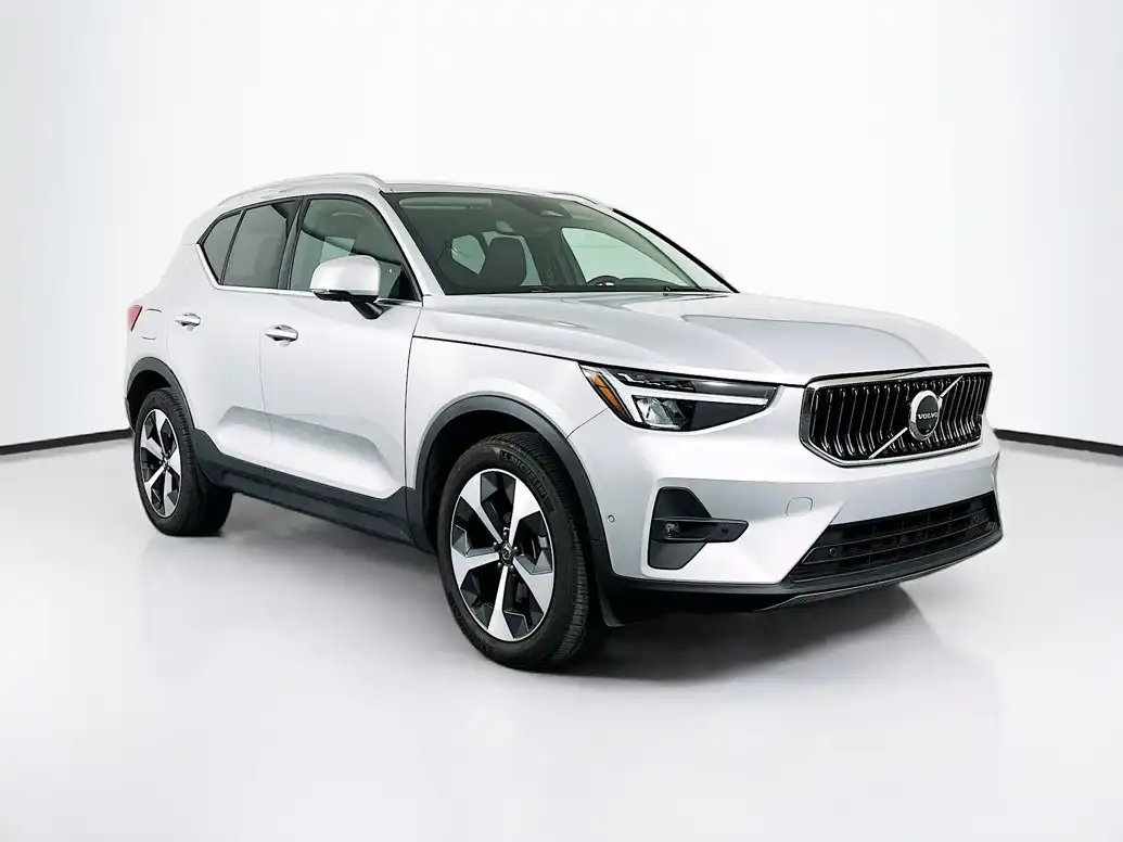 2025 Volvo XC40 B5 Plus Bright AWD's photo