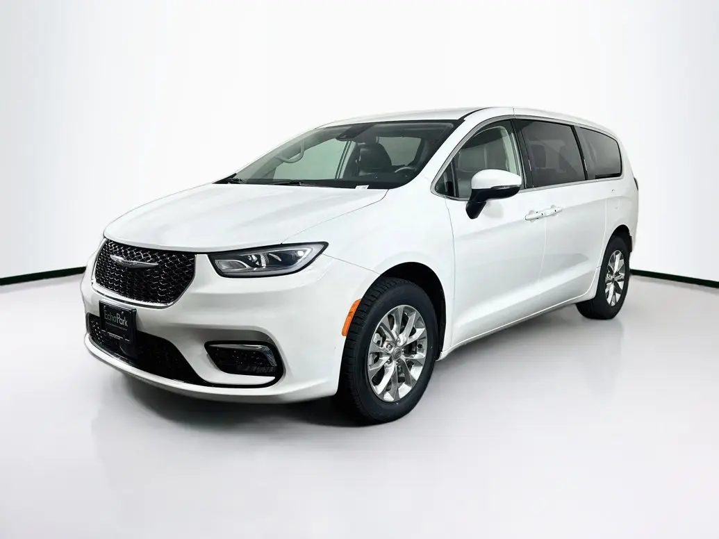 2023 Chrysler Pacifica Touring L AWD photo 3