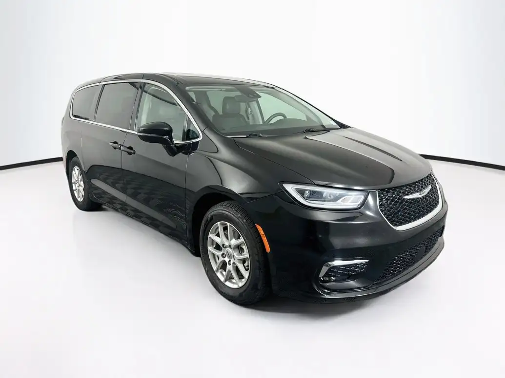 2024 Chrysler Pacifica Touring L's photo