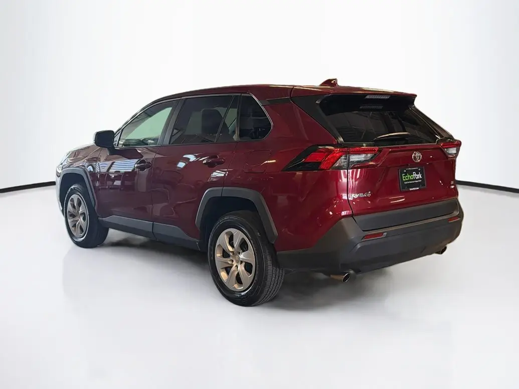 2025 Toyota RAV4 LE AWD photo 5