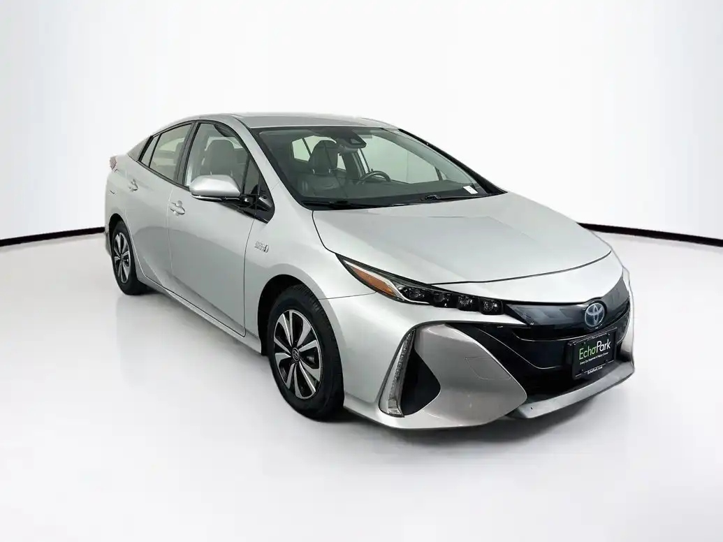 2017 Toyota Prius Prime Premium's photo