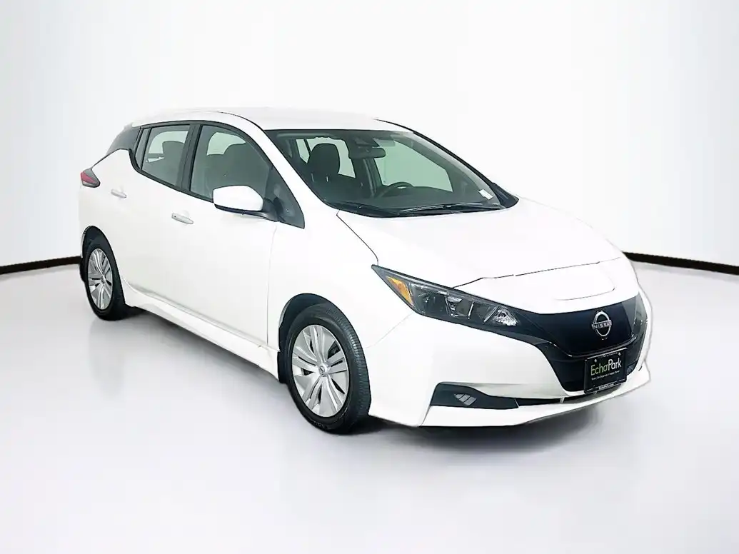 2025 Nissan Leaf S's photo