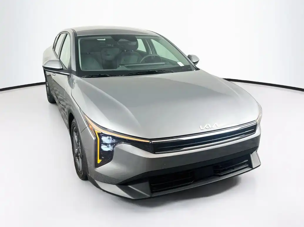 2025 Kia K4 LXS AT's photo