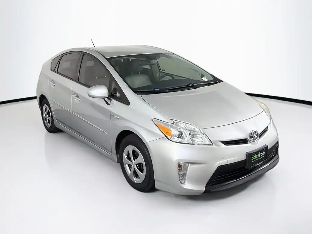 2015 Toyota Prius Four's photo