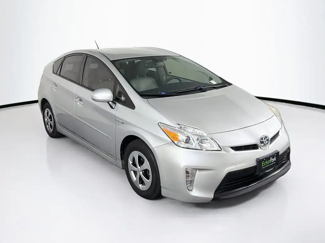 2015 Toyota Prius Four's photo