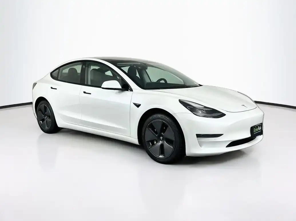 2021 Tesla Model 3 Standard Range Plus's photo