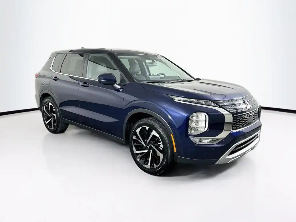 2024 Mitsubishi Outlander SE 2WD's photo