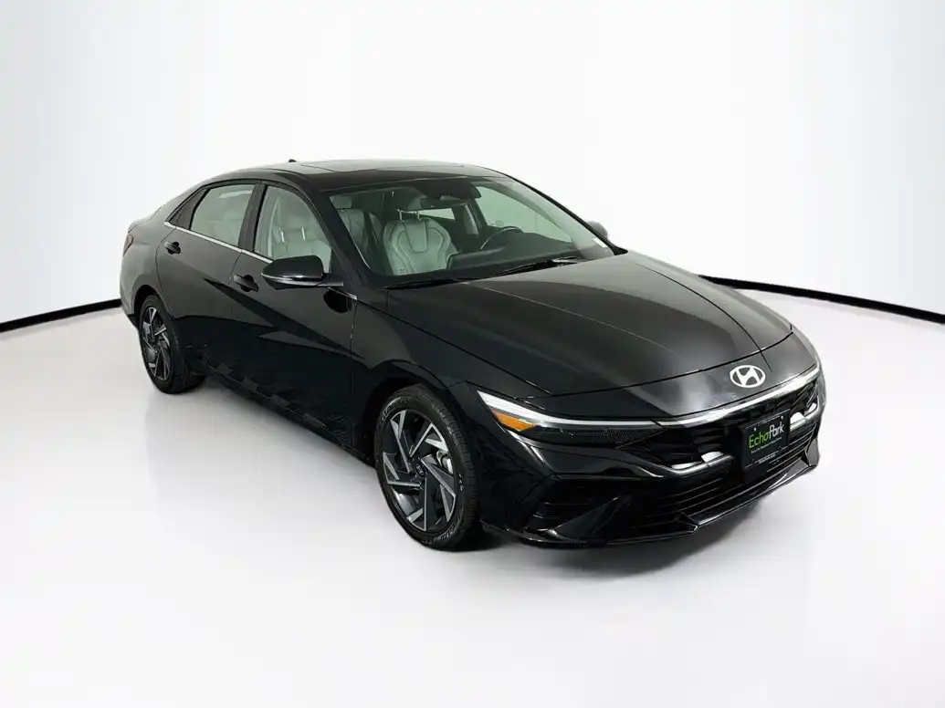 2024 Hyundai Elantra 2.0 Limited IVT's photo