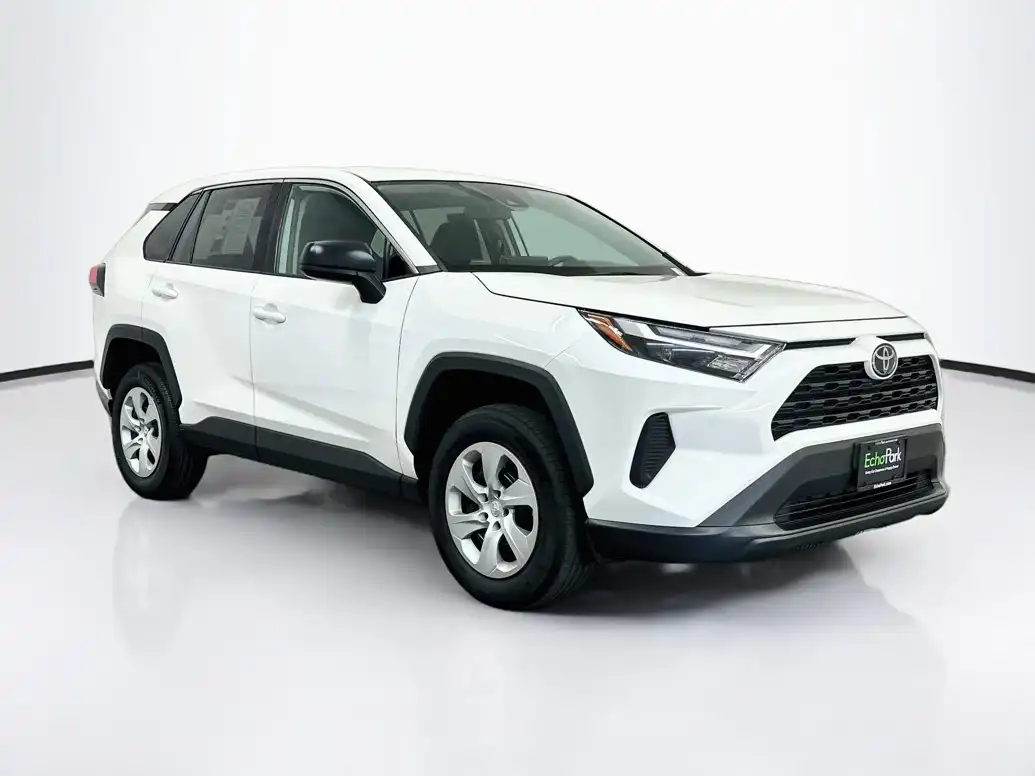 2025 Toyota RAV4 LE AWD's photo