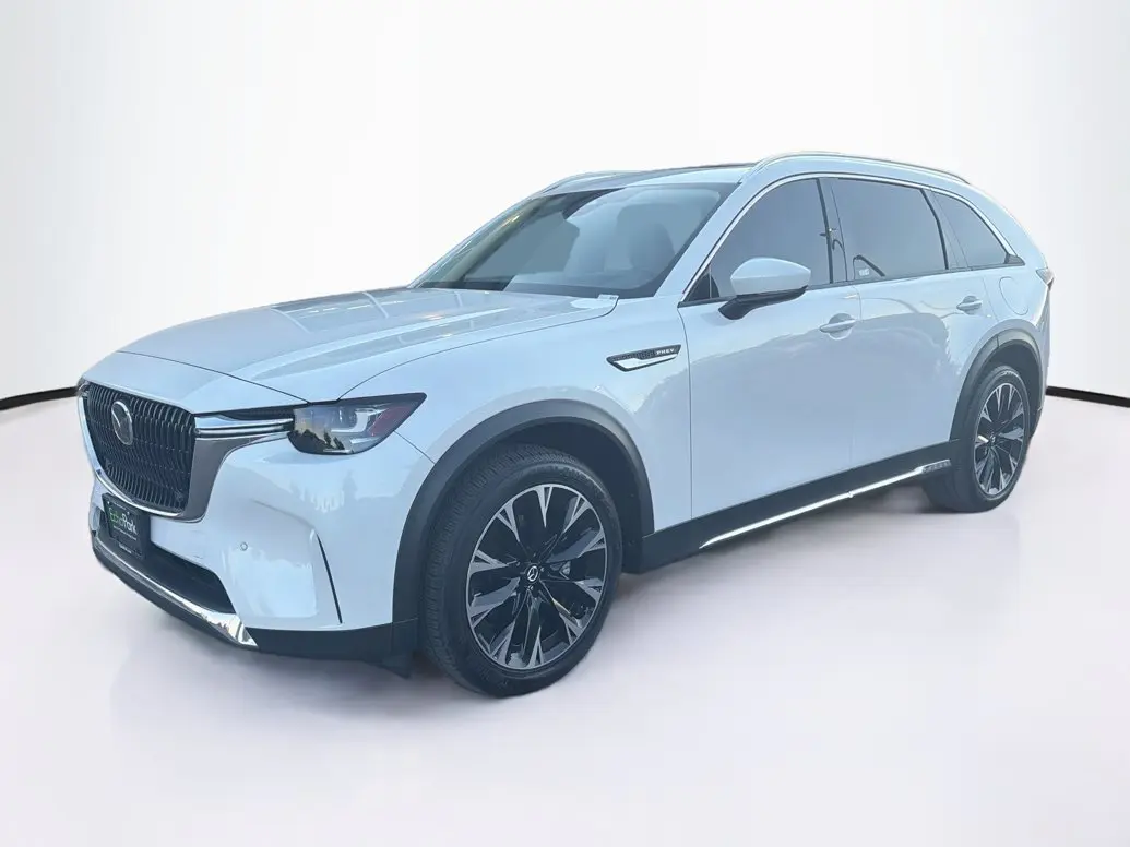 2024 Mazda CX-90 PHEV Premium Package photo 3