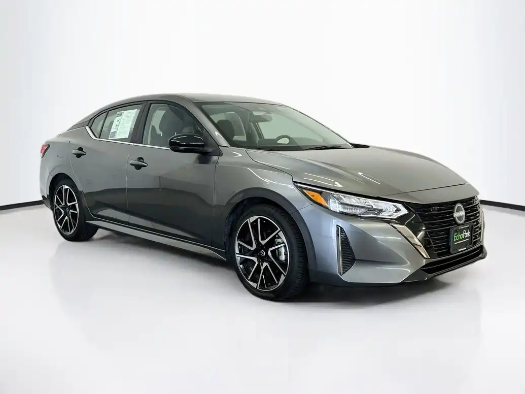 2025 Nissan Sentra SR CVT's photo