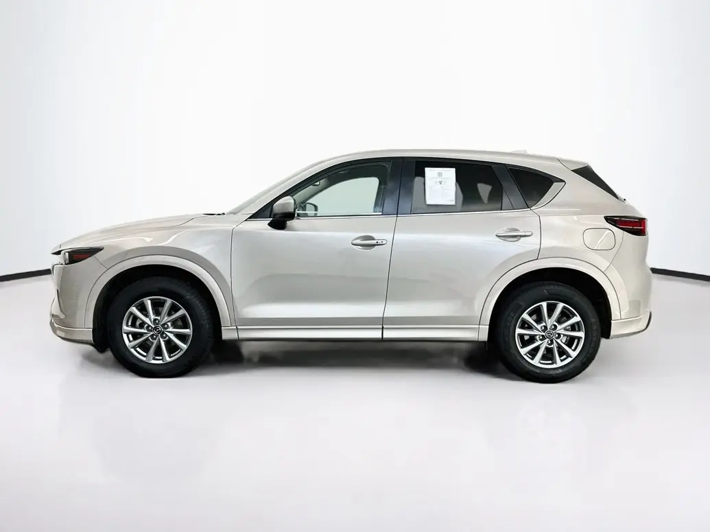 2025 Mazda CX-5 S Preferred package Auto AWD photo 4