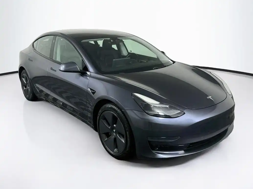 2021 Tesla Model 3 Standard Range Plus's photo