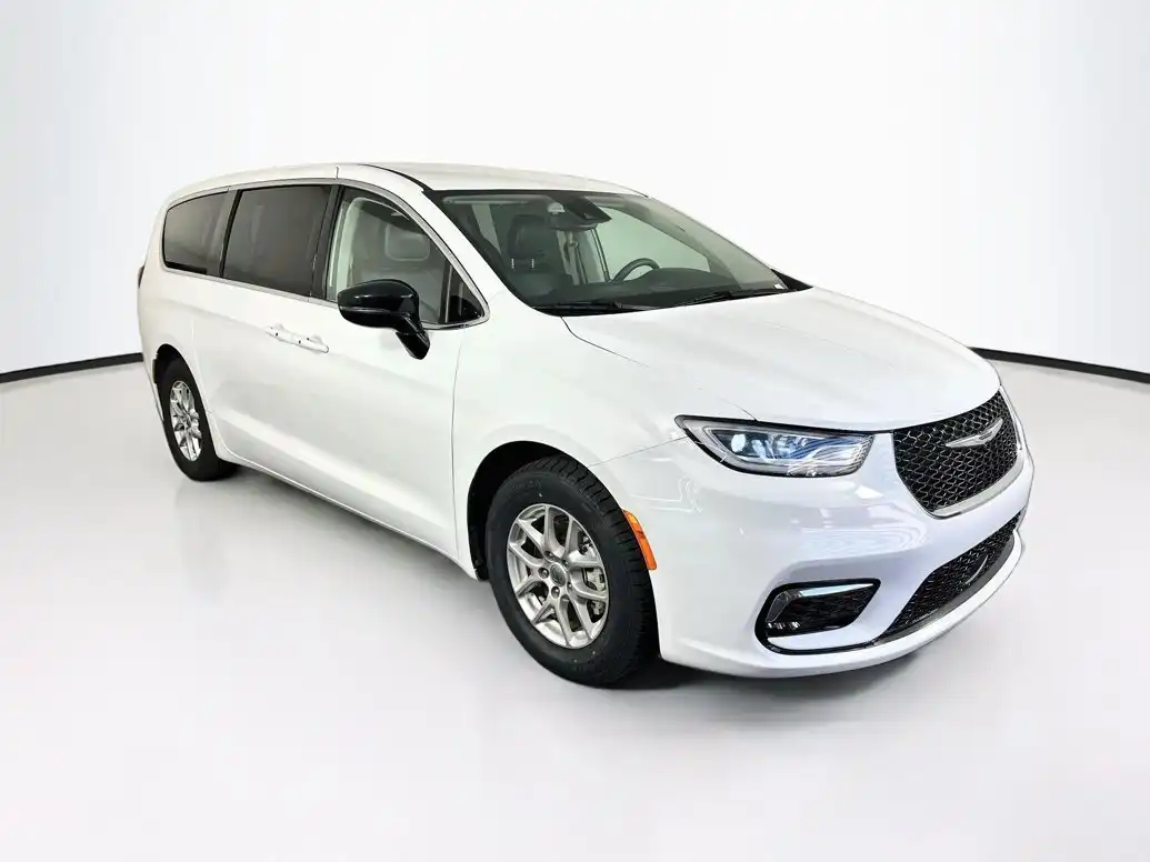 2024 Chrysler Pacifica Touring L's photo