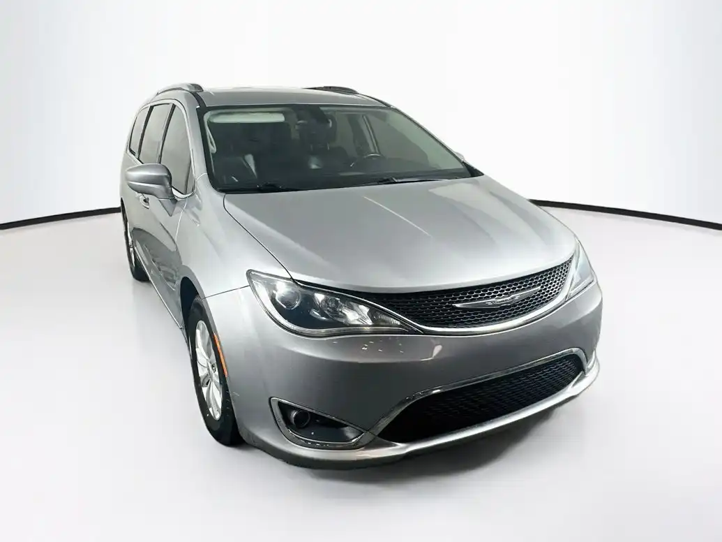 2018 Chrysler Pacifica Touring L's photo