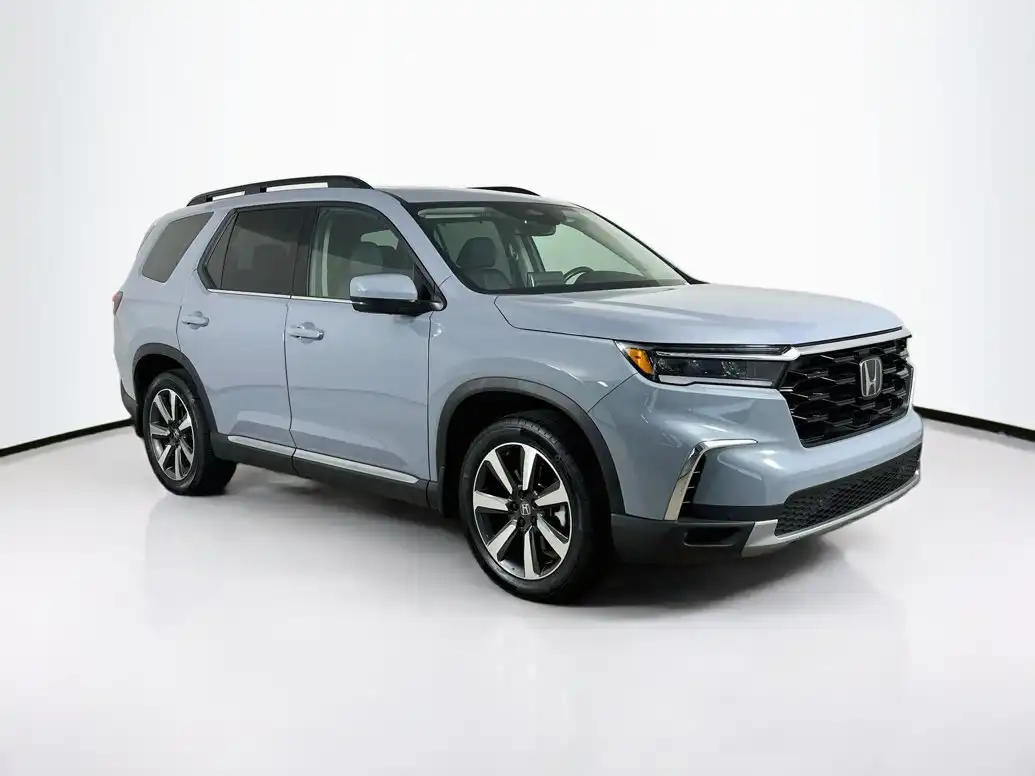 2025 Honda Pilot Touring 2WD's photo