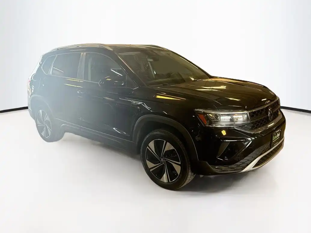 2024 Volkswagen Taos 1.5T SE 4Motion's photo