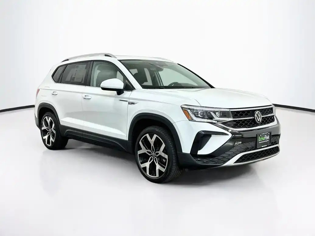 2023 Volkswagen Taos 1.5T SEL 4Motion's photo