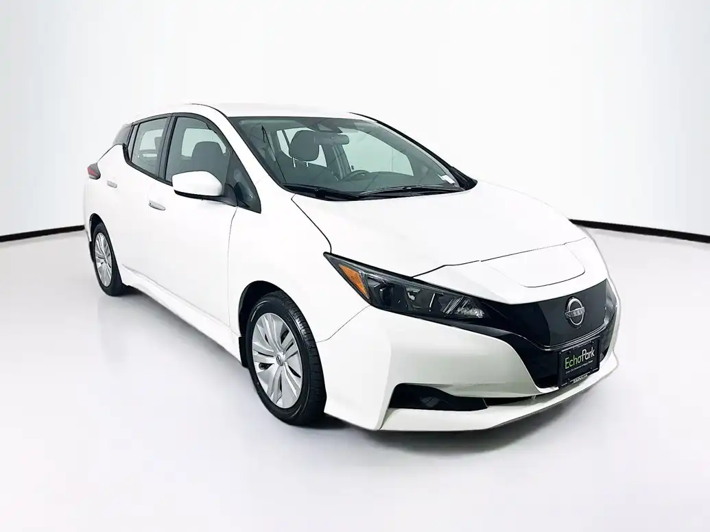 2025 Nissan Leaf S's photo