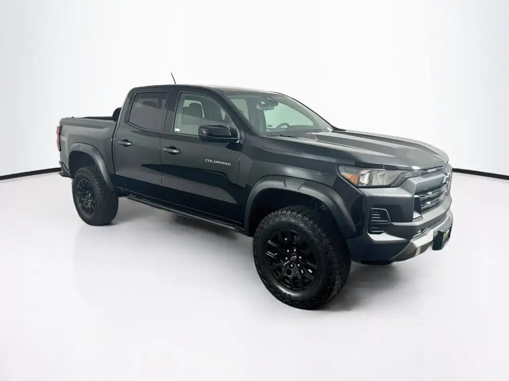 2024 Chevrolet Colorado 4WD Trail Boss Crew Cab Short Box's photo