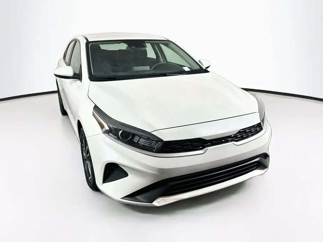 2024 Kia Forte LXS Auto's photo