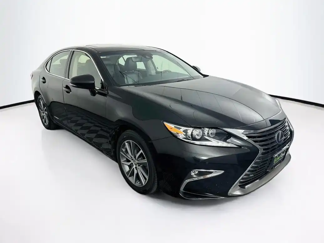 2017 Lexus ES 350 300h's photo