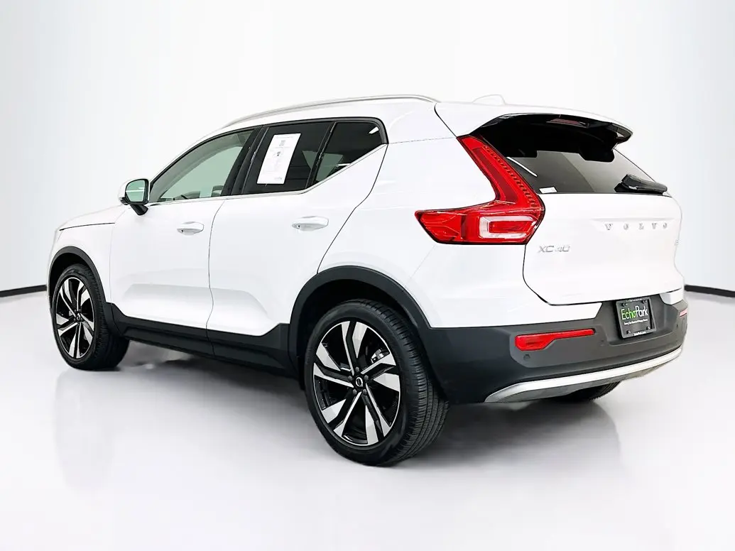 2023 Volvo XC40 B5 Plus Bright AWD photo 5