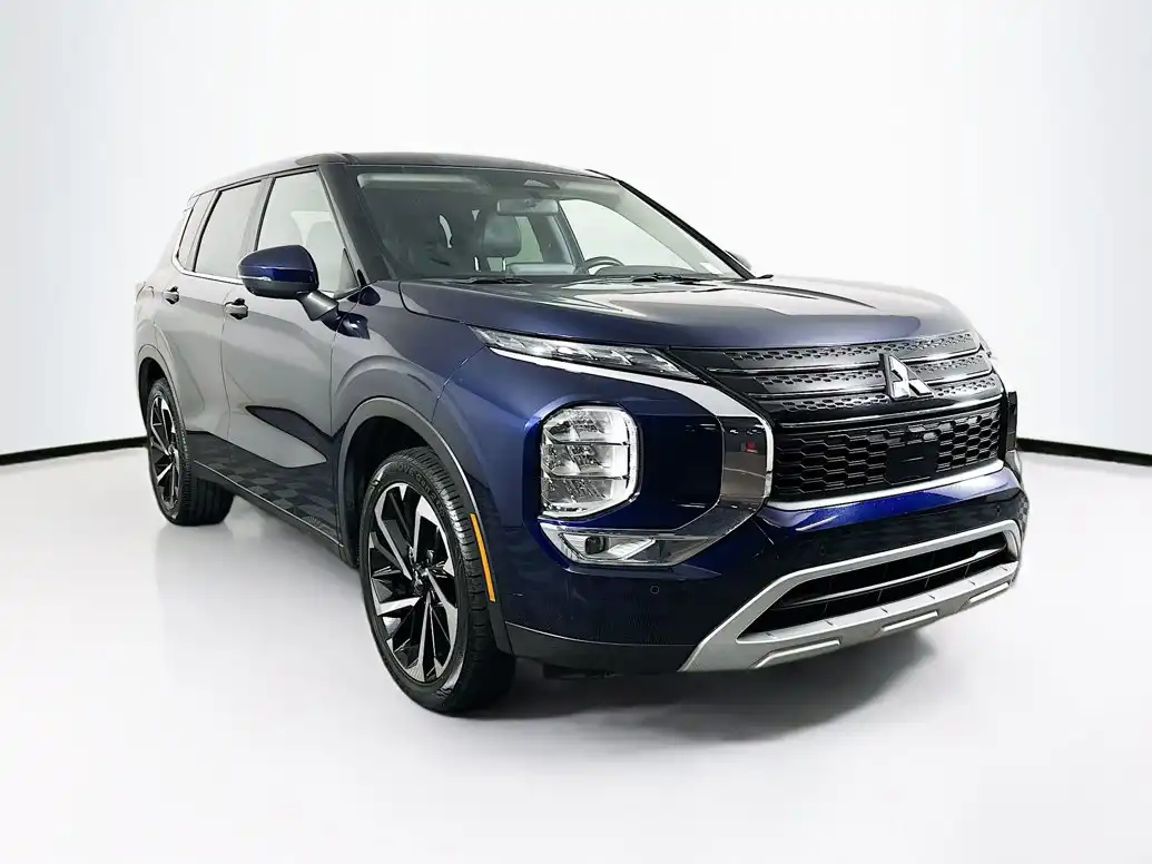 2024 Mitsubishi Outlander SE 2WD's photo